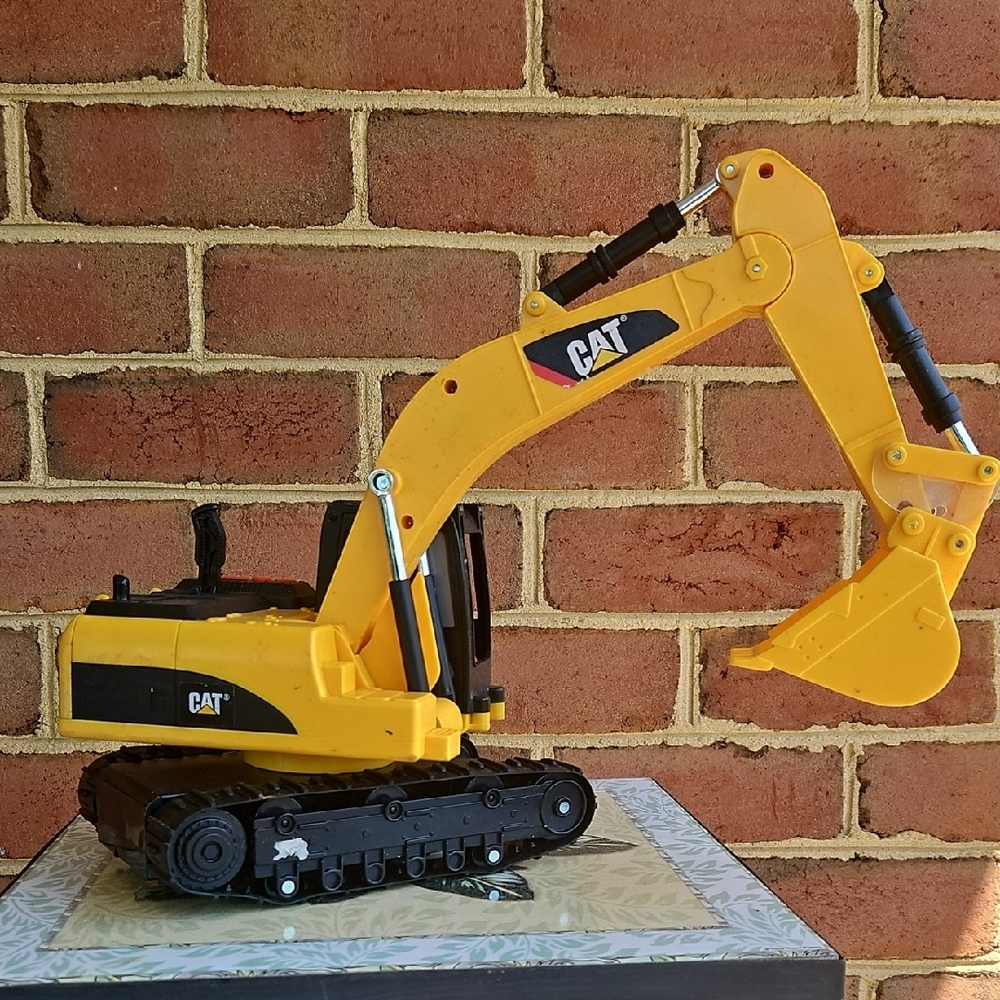 Yellow and Black CAT Construction Excavator Toy